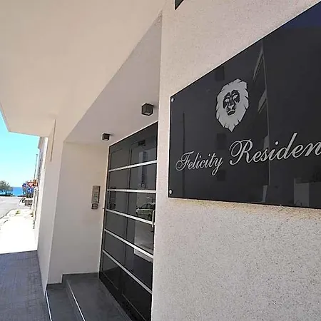 Felicity Apartahotel 3*